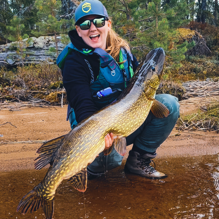 PERSONBÄSTA FÖR EMMA JONSSON STOR GÄDDAD FÅNGAD FRÅN FISKEKAJAK!