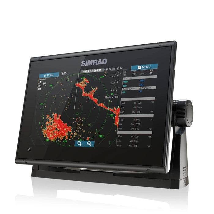Simrad GO9 XSE med Active Imaging 3-i-1-givare (000-14841-001) – display med radarbild överlagd på sjökort på skärmen