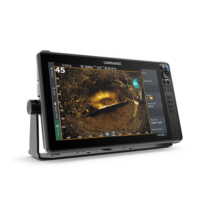 Lowrance HDS PRO 16 med ActiveTarget 2 XL i Scout Live 360-läge – rundvy 360° runt båten i realtid. Displayen sedd snett från höger. ActiveTarget 2 XL säljs separat.