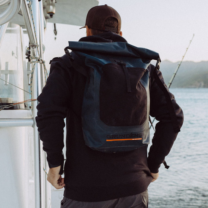 Grundéns Bootlegger Roll Top Backpack 30L Dark Navy/ mörkblå