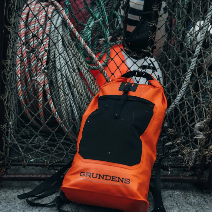 Grundéns Bootlegger Roll Top Backpack 30L Anchor/ Svart