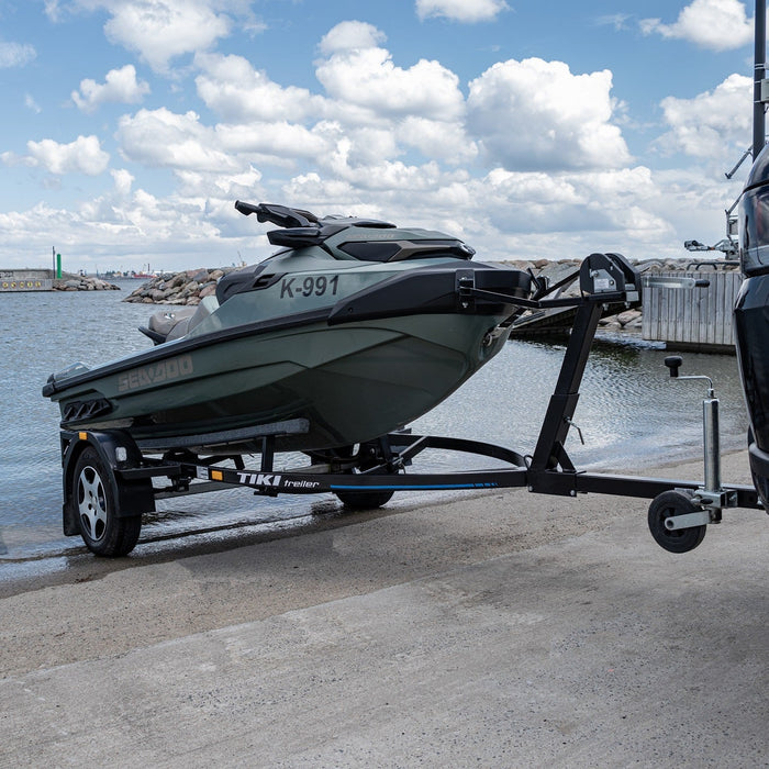 Tiki JS750-L Powder Coat Black Edition Jetskitrailer