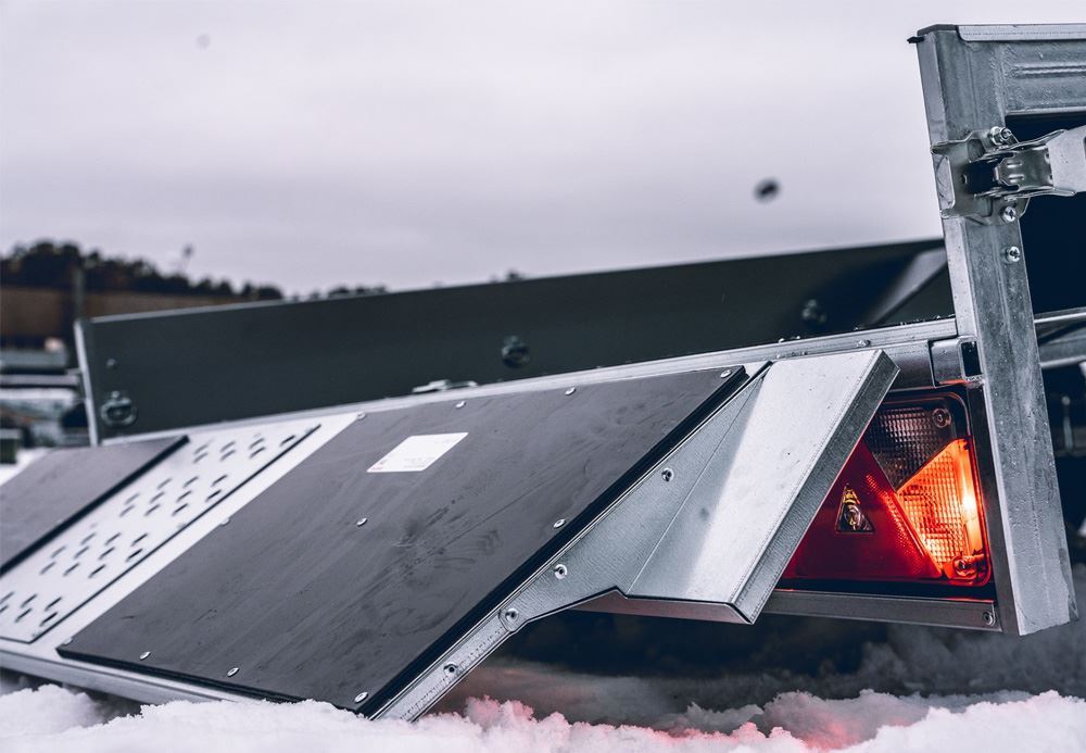 Tiki CP550-LB - Tour & Race 2024 Skotersläp bromsad